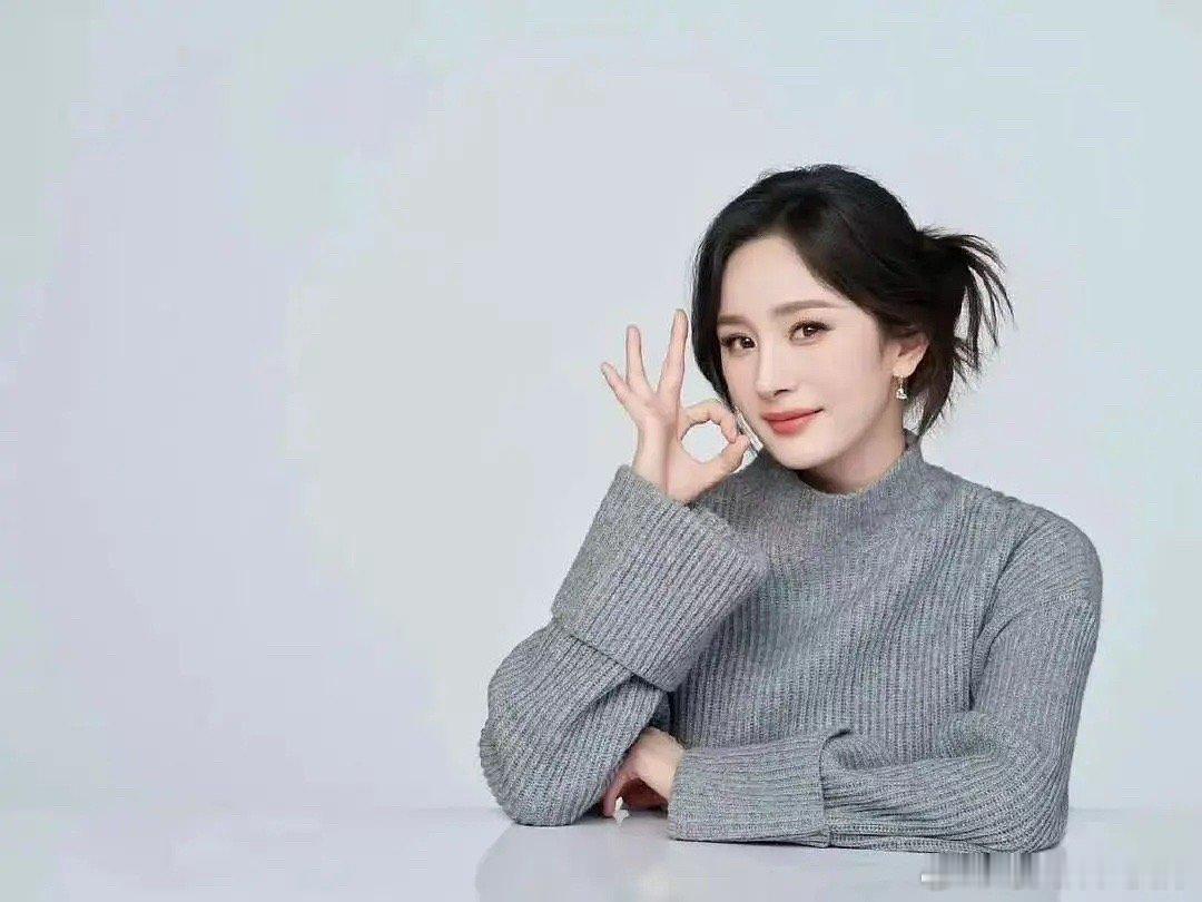 杨幂小糯米刘亦菲杨幂是不是最好的例子人类只要不动脸，肯定时随着年龄会变的也来越