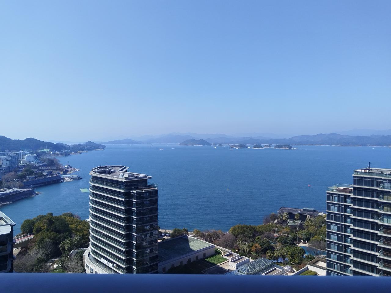 2026年大年初四，我们全家入住五星级酒店湖景房，观赏杭州千岛湖美丽的风景。从