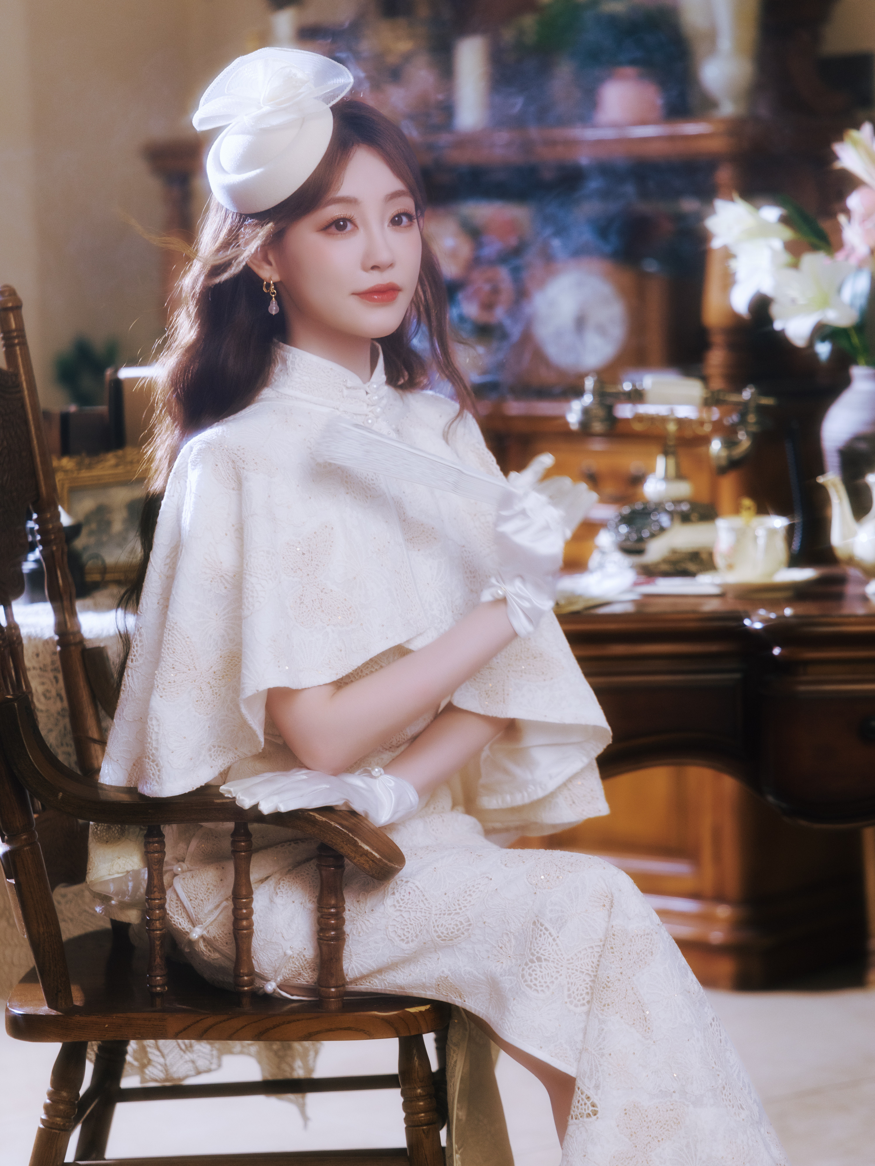 祝绪丹头上插了13朵鲜花祝绪丹在复制粘贴的时代，你是手写的诗