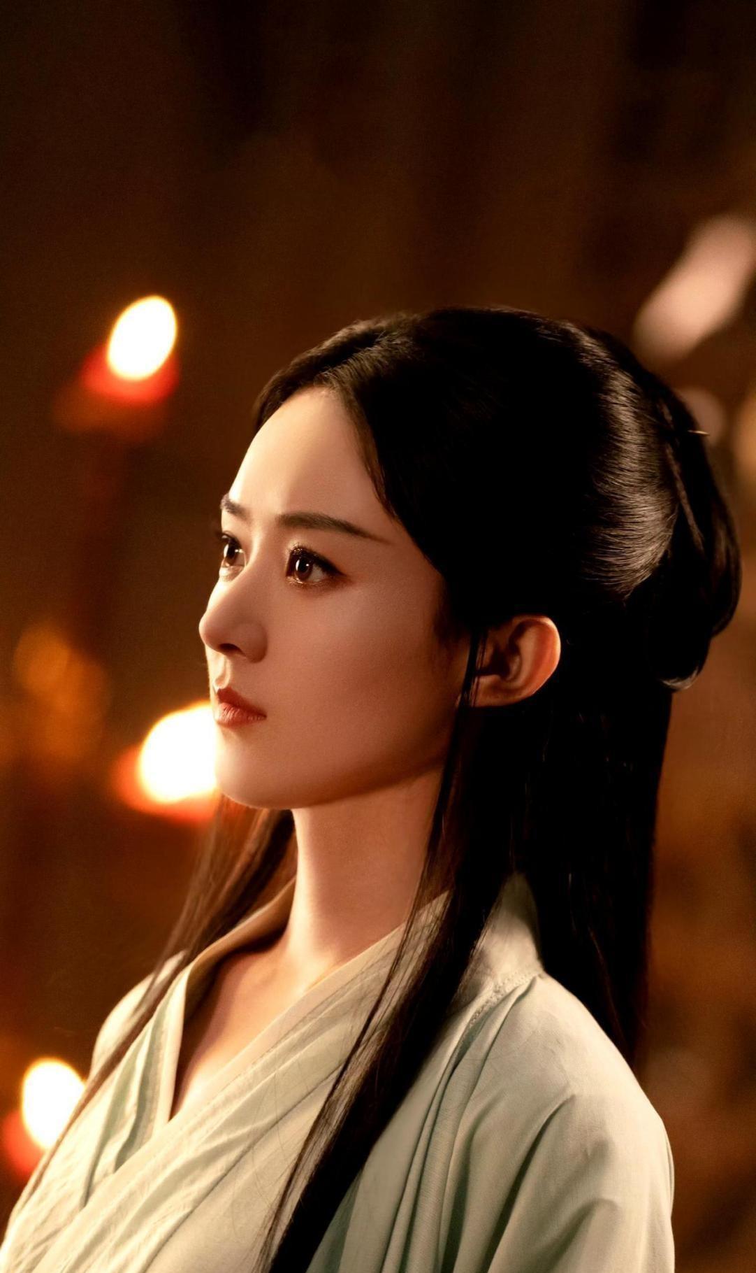 当红顶流给新人作配三个月，只为拍背影？这听起来像是一场赔本买卖，但赵丽颖在《逍