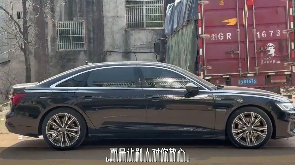 奥迪A6L的厉害，不在于让人羡慕，而在于让人省下解释一辆黑色奥迪A6L停在饭