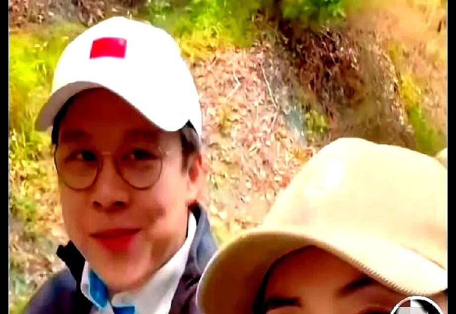 终于明白郭晶晶为什么老是拉着霍启刚去爬山了，首要目的，并不是为了练腰，而是为了能
