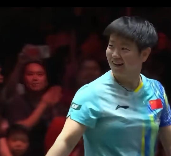 孙颖莎真的让所有人佩服。刚打完高强度比赛，状态轻松自在，心态实在太好了。