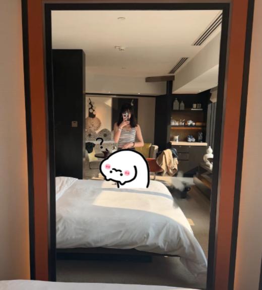 出差、旅游住酒店，你进门第一件事是什么？拉窗帘？烧水？还是直接冲进卫生间？一位