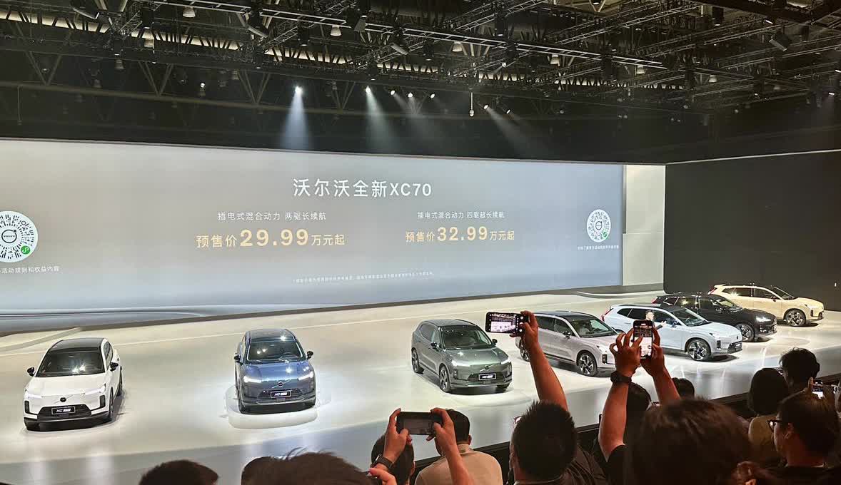 今天沃尔沃全新XC70全球首发，预售价两驱长续航版29.99万，四驱超长续航版3