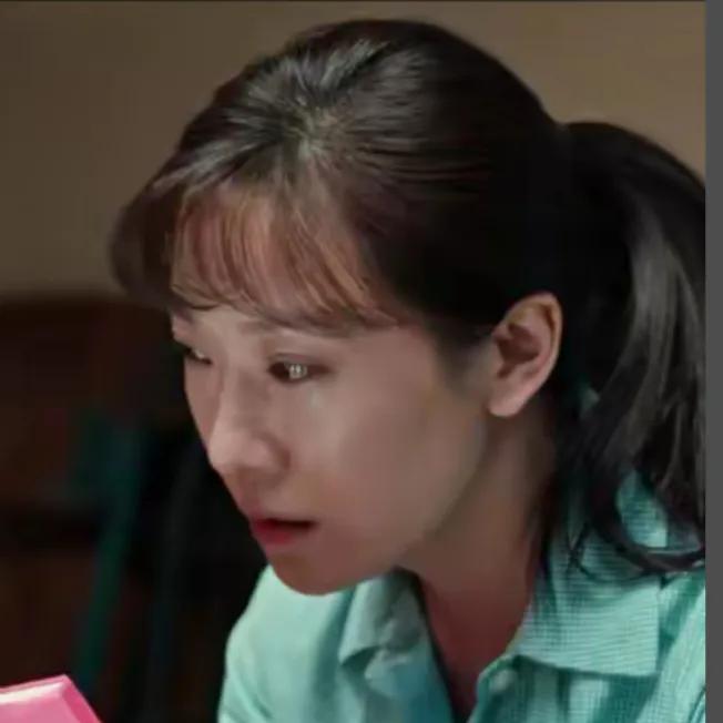 爆火，原来剧中的女主角竟然是她近期，年代剧《依依向北风》在央视