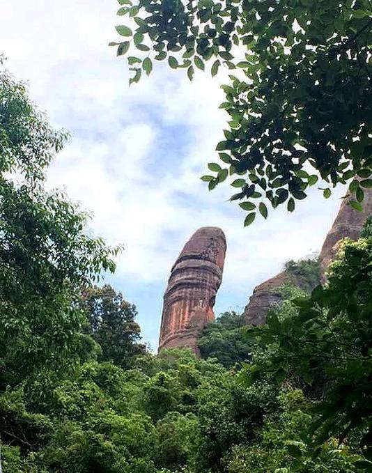 广东有山又有海，旅游资源很丰富！广东自然风光多样，名山、秀水、海岸、溶洞一应俱