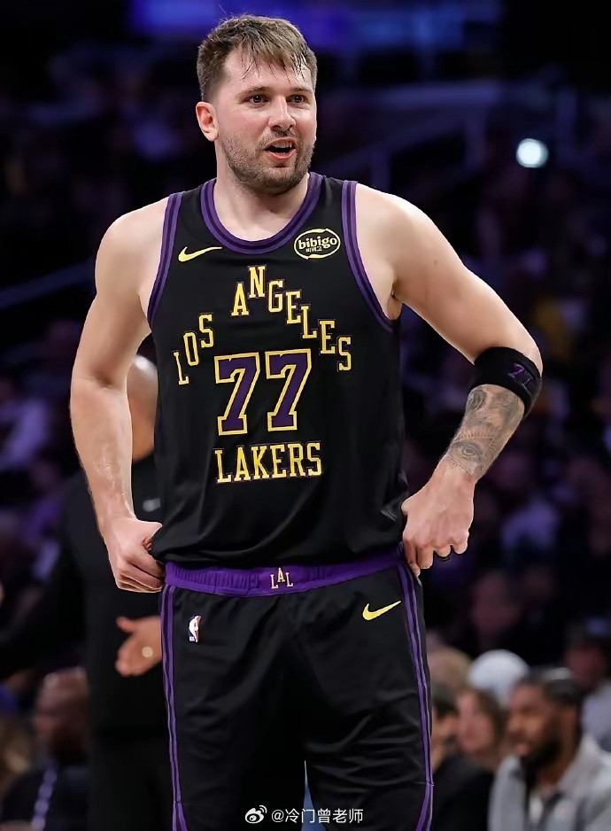据记DaveMcMenESPN名amin援引联盟消息源报道，在湖人队高达125亿美元的股权出售交易敲