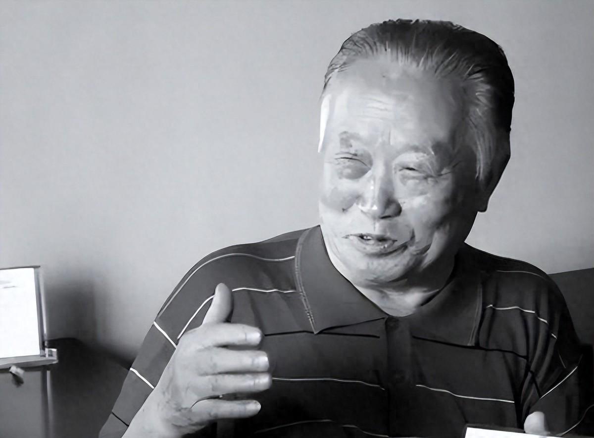 1976年毛主席逝世后中央紧急召见一位高龄老人，没想到高层领导竟集体选择回避？