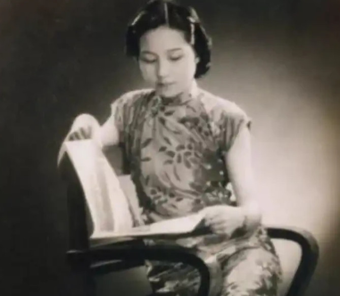 1983年，郑洞国的前妻想复婚，郑洞国的子孙都同意，但郑洞国却摇头拒绝：“她来了