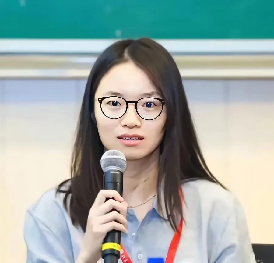 我都怀疑韦东奕听的懂吗？韦东奕的主要研究方向是偏微分方程方向，王虹研究的挂谷猜想