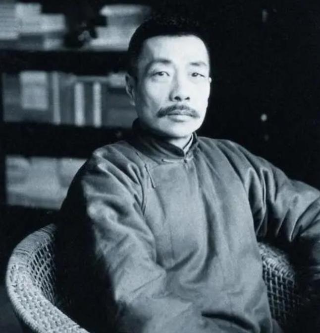 1936年10月19日，56岁的鲁迅先生病逝于上海，人们对他的死因争论不休。44