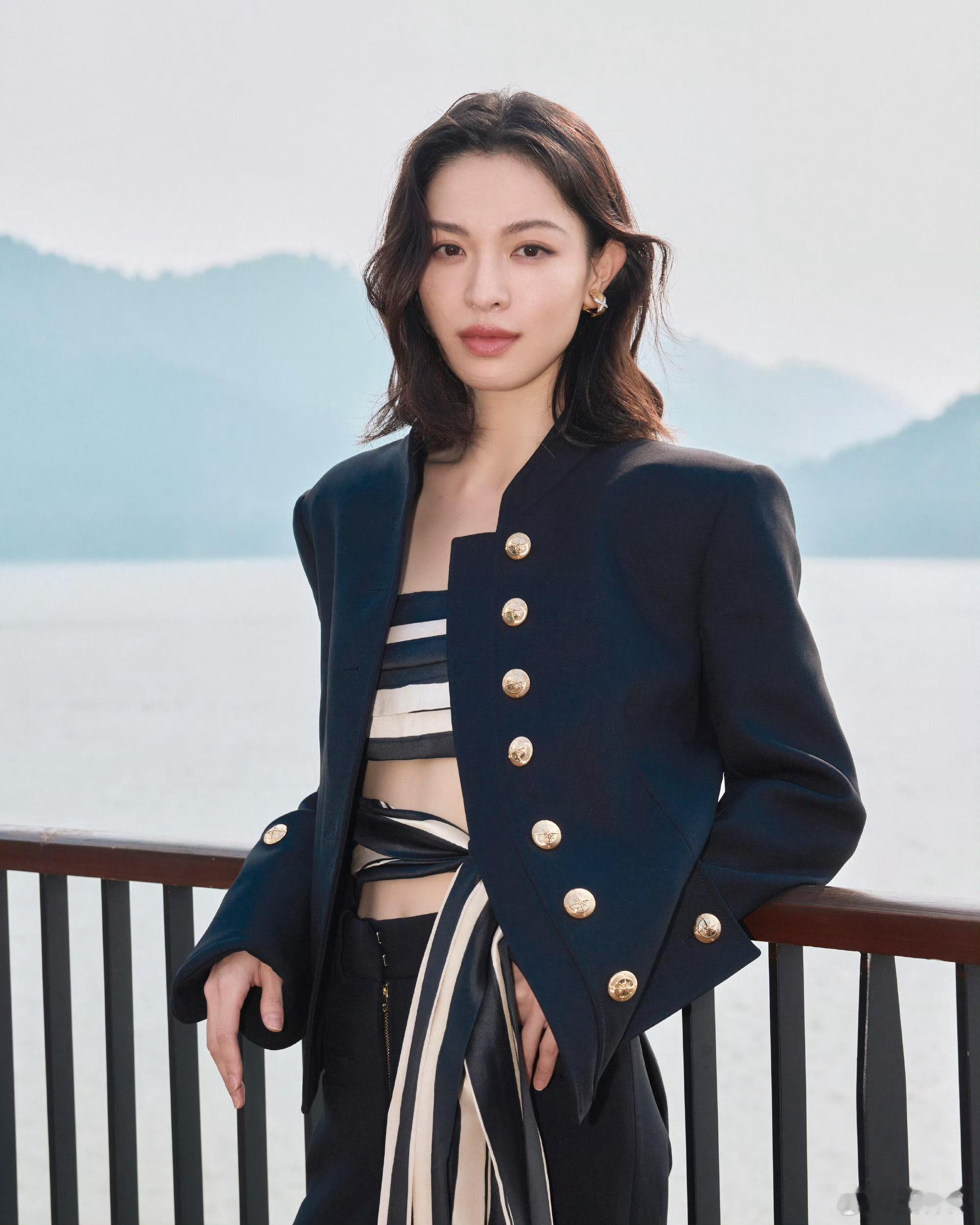 钟楚曦短发又飒又美！怎么这么好看[爱心]​​​