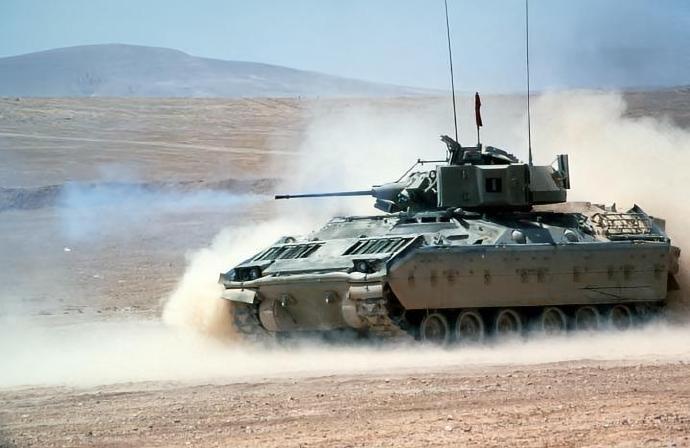 每天认识一件兵器美国M2“布雷德利”步兵战车M2“布雷德利”步兵战车是一种履带