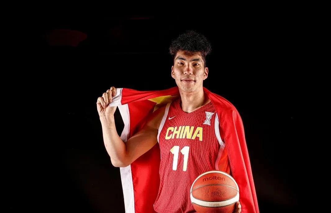 都说余嘉豪打韩国吃亏！结果7+7统治内线看了韩国队的比赛风格，赛前很多军事给郭