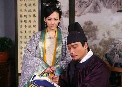 宋朝时期，秦桧妻子从宫中回来，不屑地跟秦桧说：“今天吴皇后请我吃鲻鱼，还当成宝贝