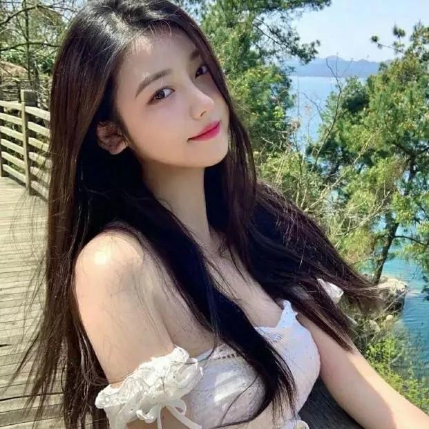 海边少女夏日风情清新自然美景打卡海边花海少女海边活力少女海边度假少女