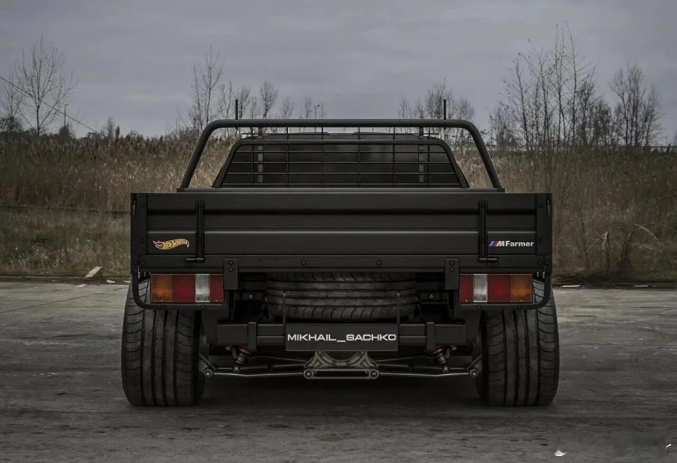 现在ai太强大了在网上看见了个宝马皮卡不知道是自己改装（切割）成这样的还是ai的