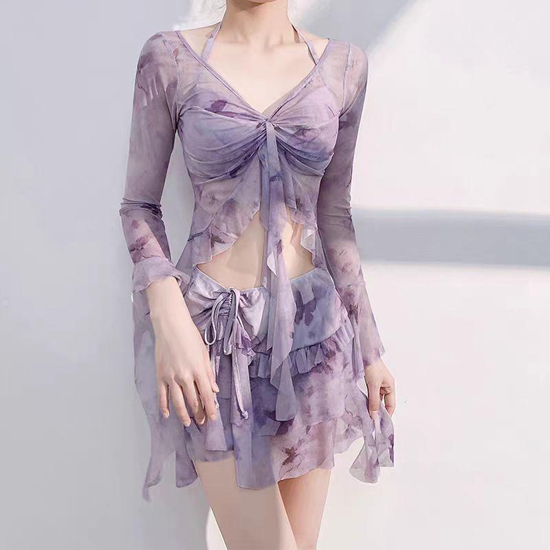 穿上这套比基尼和小姐妹泡温泉去！