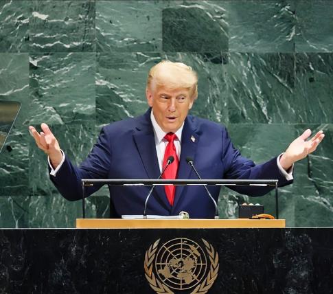 特朗普有些尴尬，他原本打算绕开联合国，自己成立一个国际组织，为此他邀请60国加入