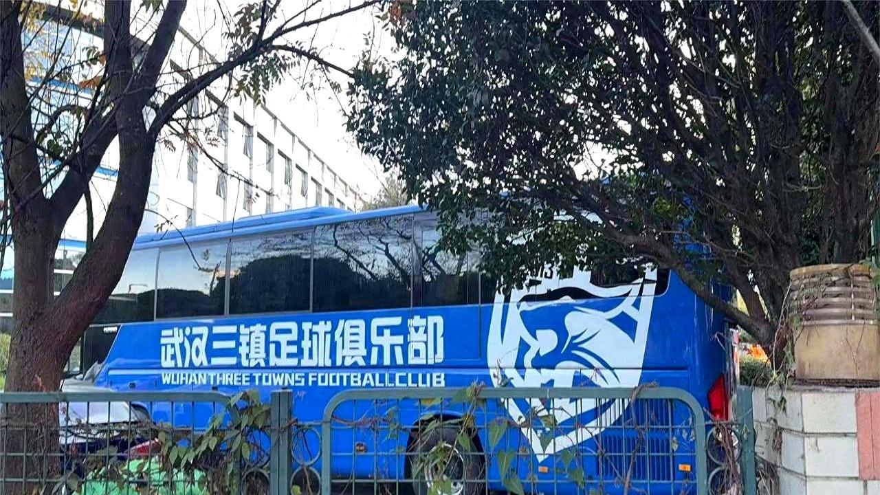 只剩1人！三镇29号空降4外援踢完昆明冬训，球队只剩巴西人绍尔。29