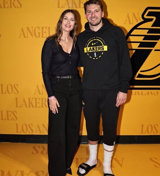 莎拉波娃情系湖人：从武切维奇到东契奇，篮球场上的缘分续写