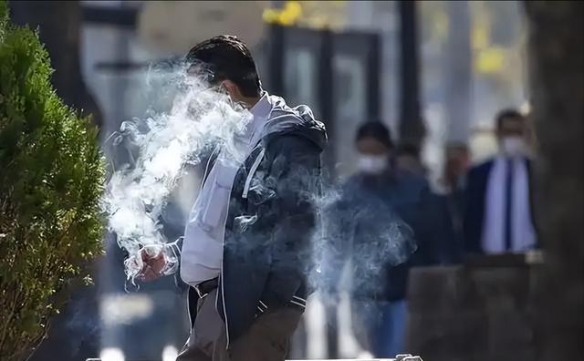 70岁了，依旧坚守抽烟喝酒的生活方式，似乎成了一些老年人的“自由选择”。很多人常