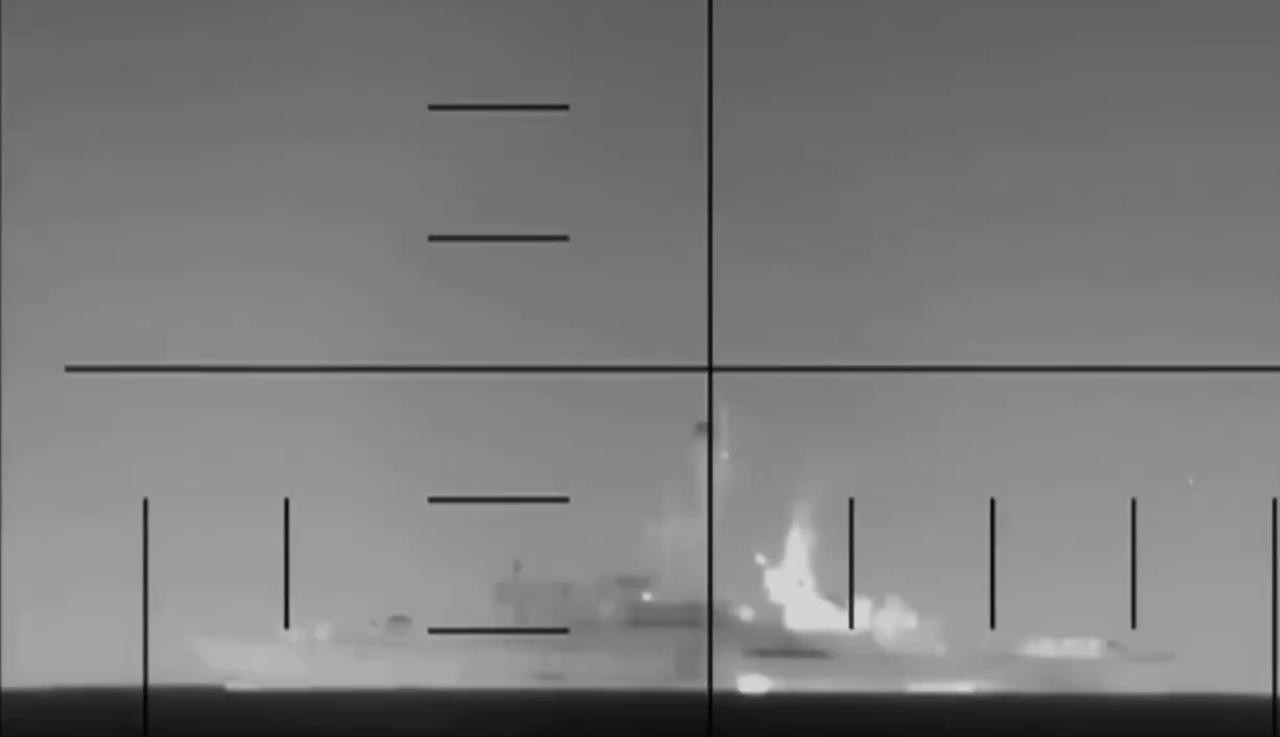 当地时间3月4日晚，美国军方发布了，美军核潜艇在斯里兰卡附近海域，击沉伊朗海军护