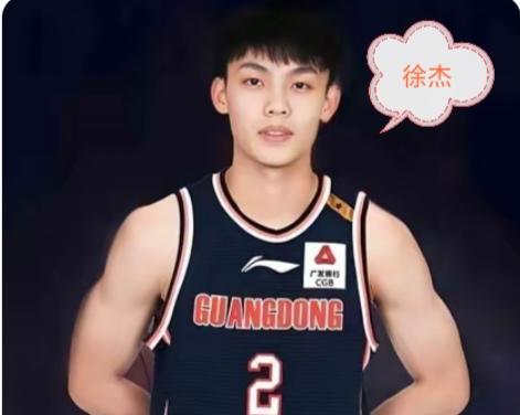 自媒体将广东男篮转会、分配只剩俩人！各地自媒体和区域球迷把广东宏远男篮