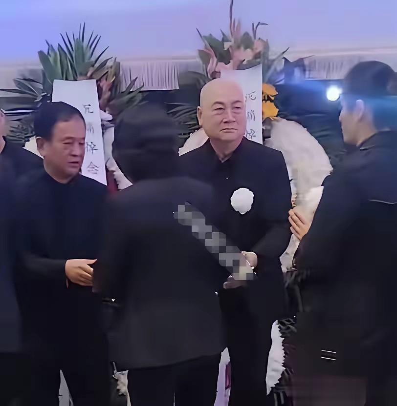 百亿遗产说不要就不要了?迟重瑞送妻后彻底皈依，寺庙诵经遁入空门？陈丽华走后，