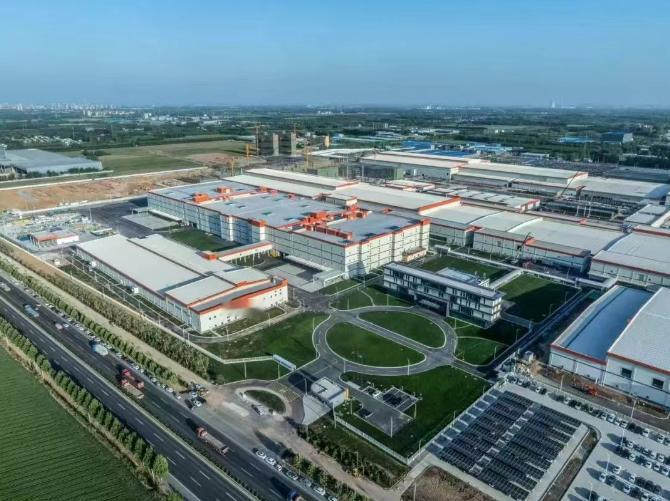 【宁德时代北方首个基地在山东投产，一期规模60GWh】宁德时代宣布，近日，山东
