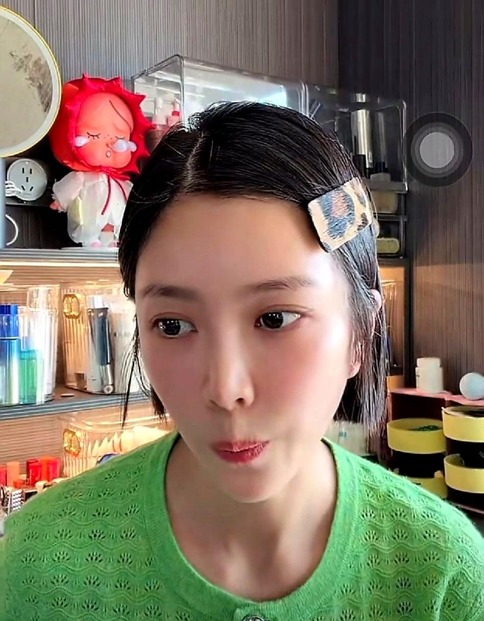 结了婚还天天蹲点翻伴侣手机的，醒醒吧。最近王灿直播被问会不会查杜淳手机，直