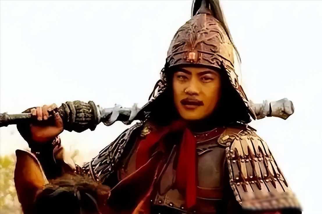 玄武门前，李世民的马差点被李元吉勒死。千钧一发之际，一个黑脸大汉策马赶到，一箭射