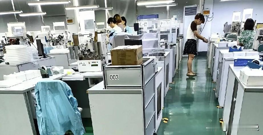 今天一个hr同行在一个hr联盟群里吐槽，作为hr初面了一个技术岗，结果候选人问了