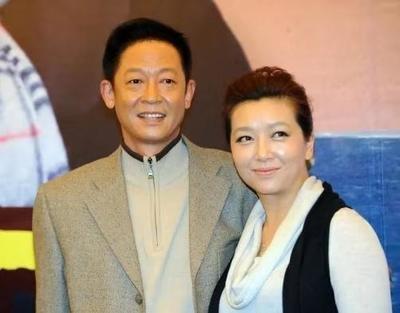 酒后，王志文趁着醉意问江珊：“有人馋你的身子，你有什么想说的？要不嫁给我得了。”