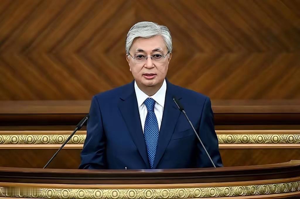 托卡耶夫的历史抉择：主动改革，把权力关进制度笼子，这一步太难得！没人强迫，托