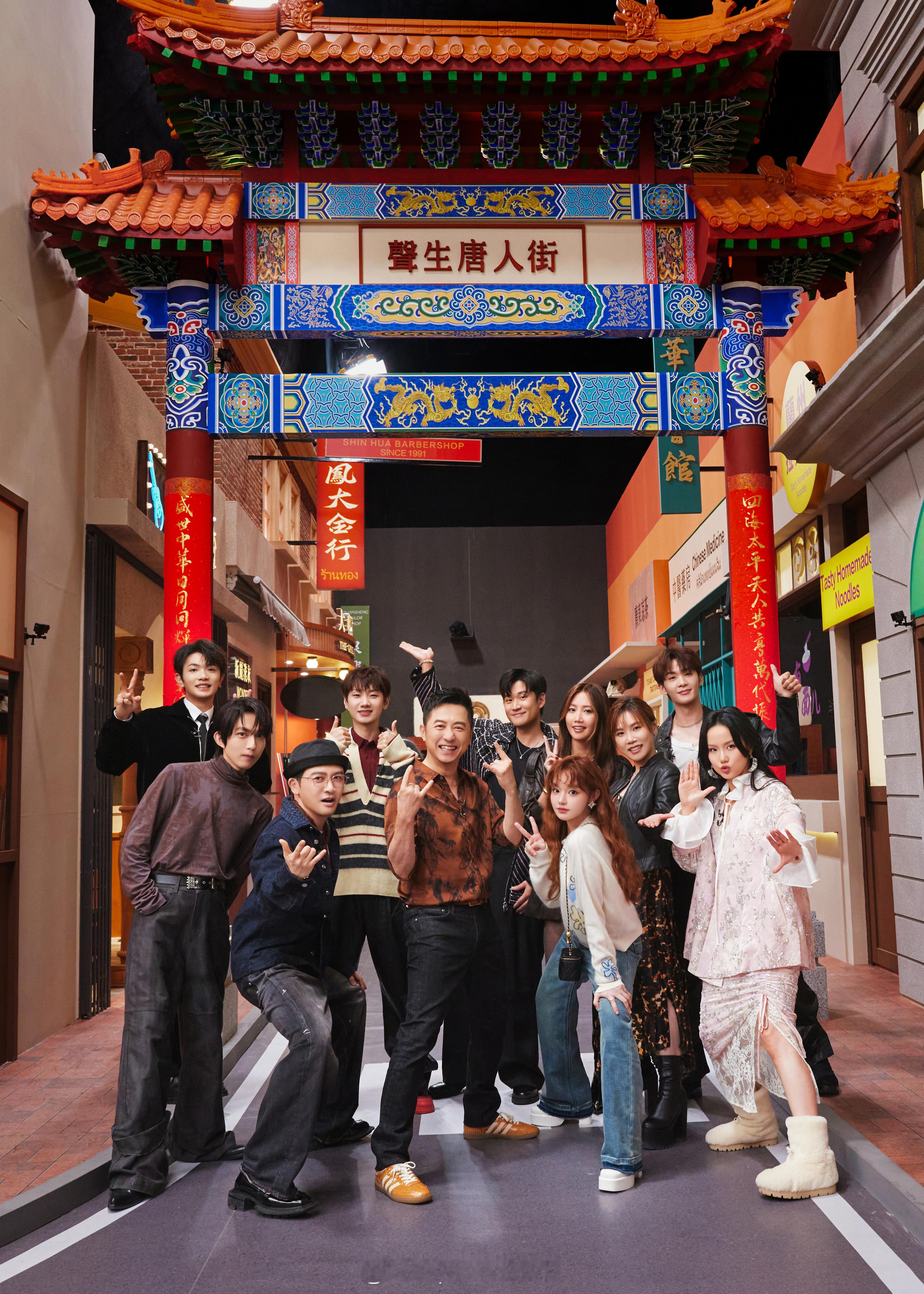 其实今年芒果跨年如果请声生不息常驻过来大串烧，也是可以全场大合唱了。汪苏泷去广州