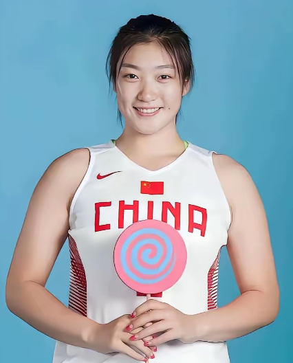 女篮十大美女之一，现任江苏女篮的主教练兼球