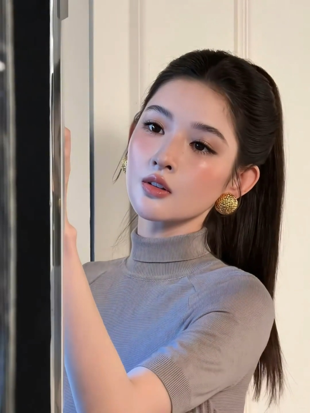 化妆师王崇给王玉雯、张婧仪、王楚然、古力娜扎化的妆↓所有人用了同一个妆面的感觉，