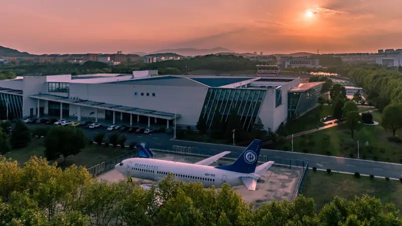 国科大将航空宇航学院改成星际航行学院，这消息一出就爆火，网友和学生都直呼浪漫提气