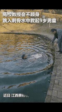 这位江西教授的故事，瞬间点燃了无数人的心。面对突如其来的危机，他没有一丝犹豫，没