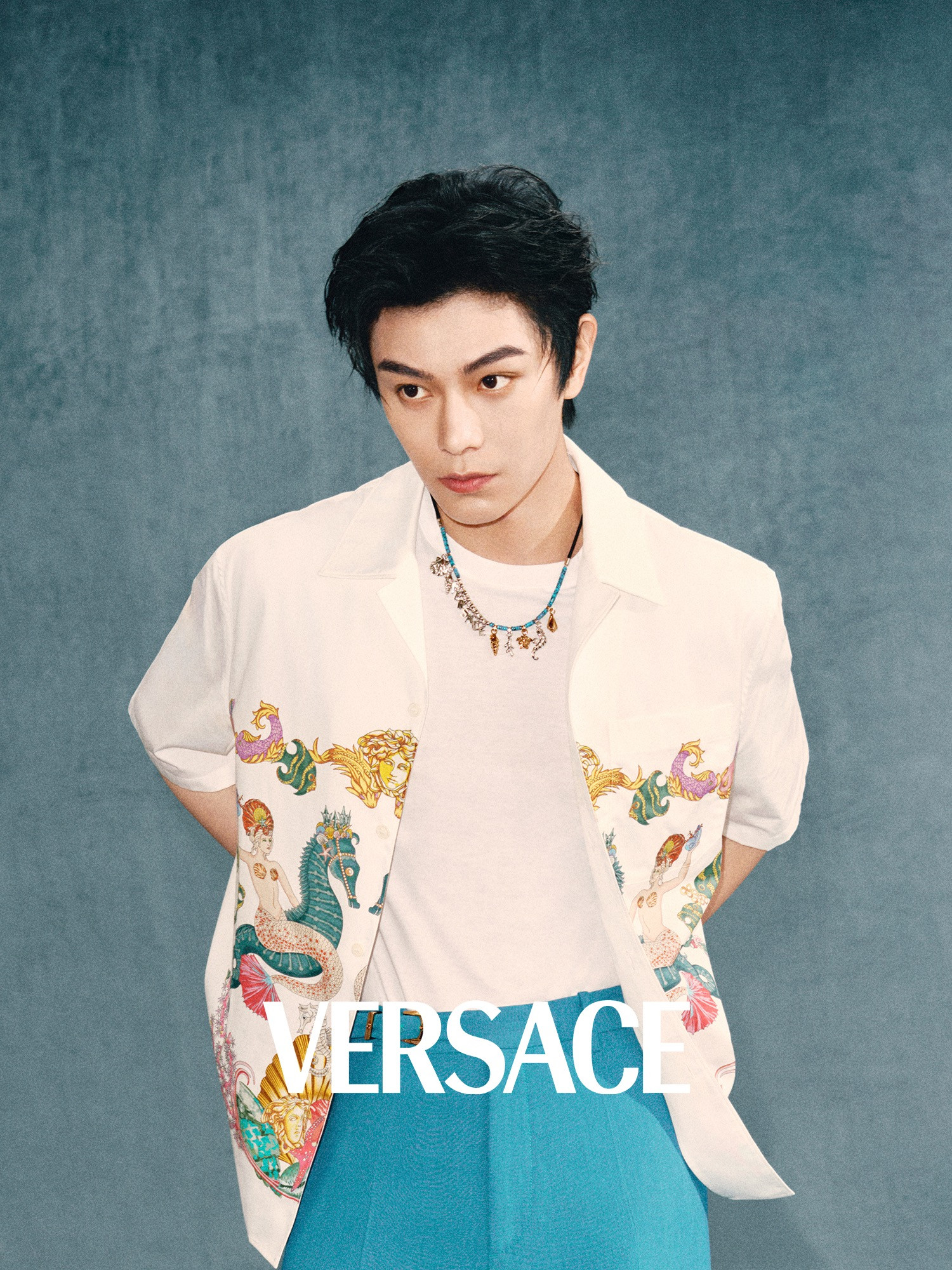 ADCampaign：VERSACELaVacanza2025伴随着代