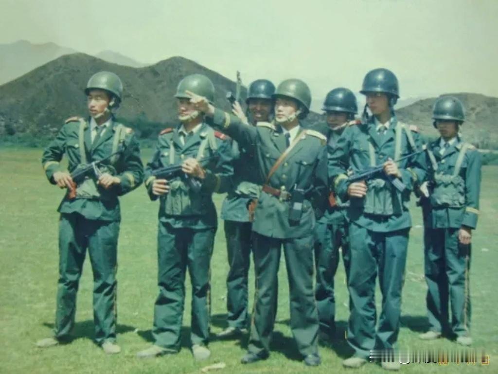 1990年代初驻藏武警某部的85轻冲