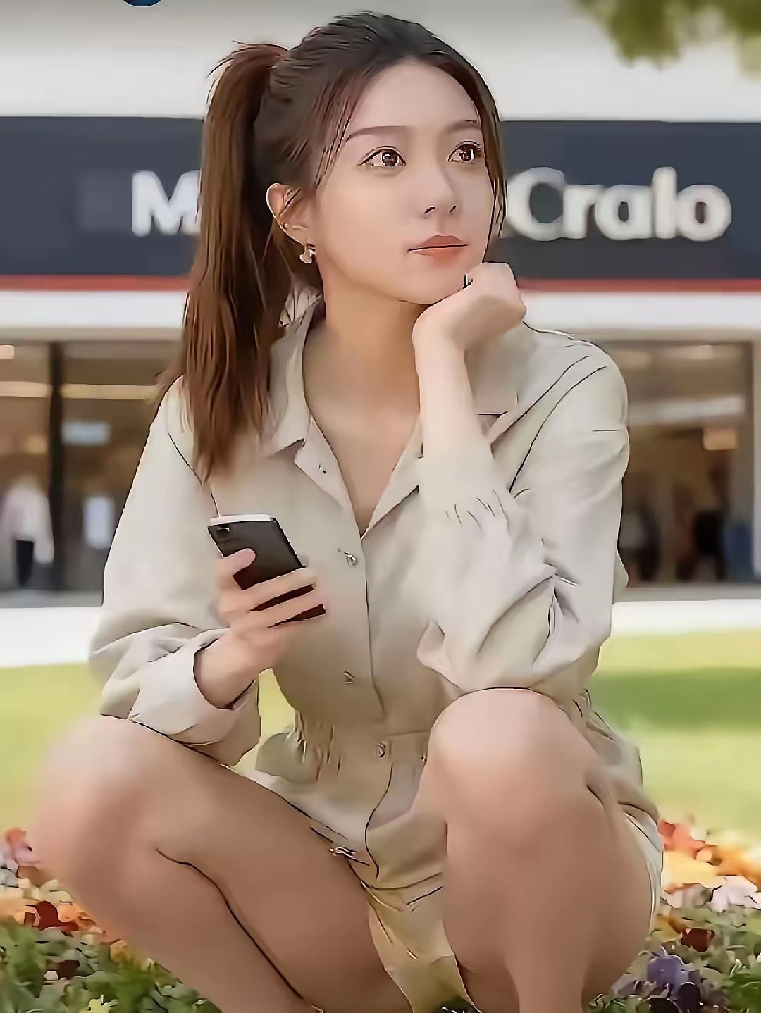 都市女孩的时尚穿搭，轻松自在，享受美好时光。