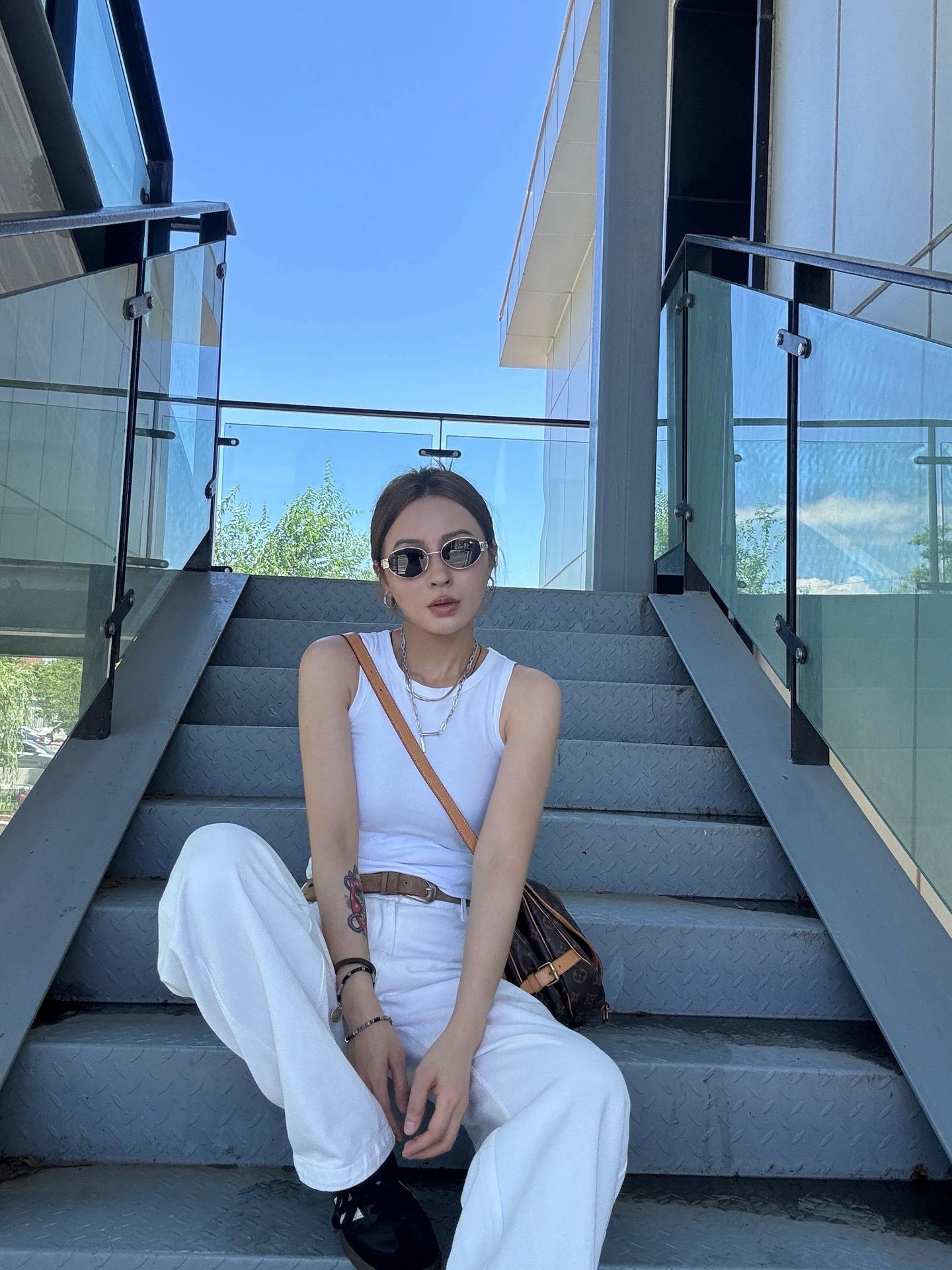 海是倒过来的天  而浪花是云朵的碎片。——《老人与海》