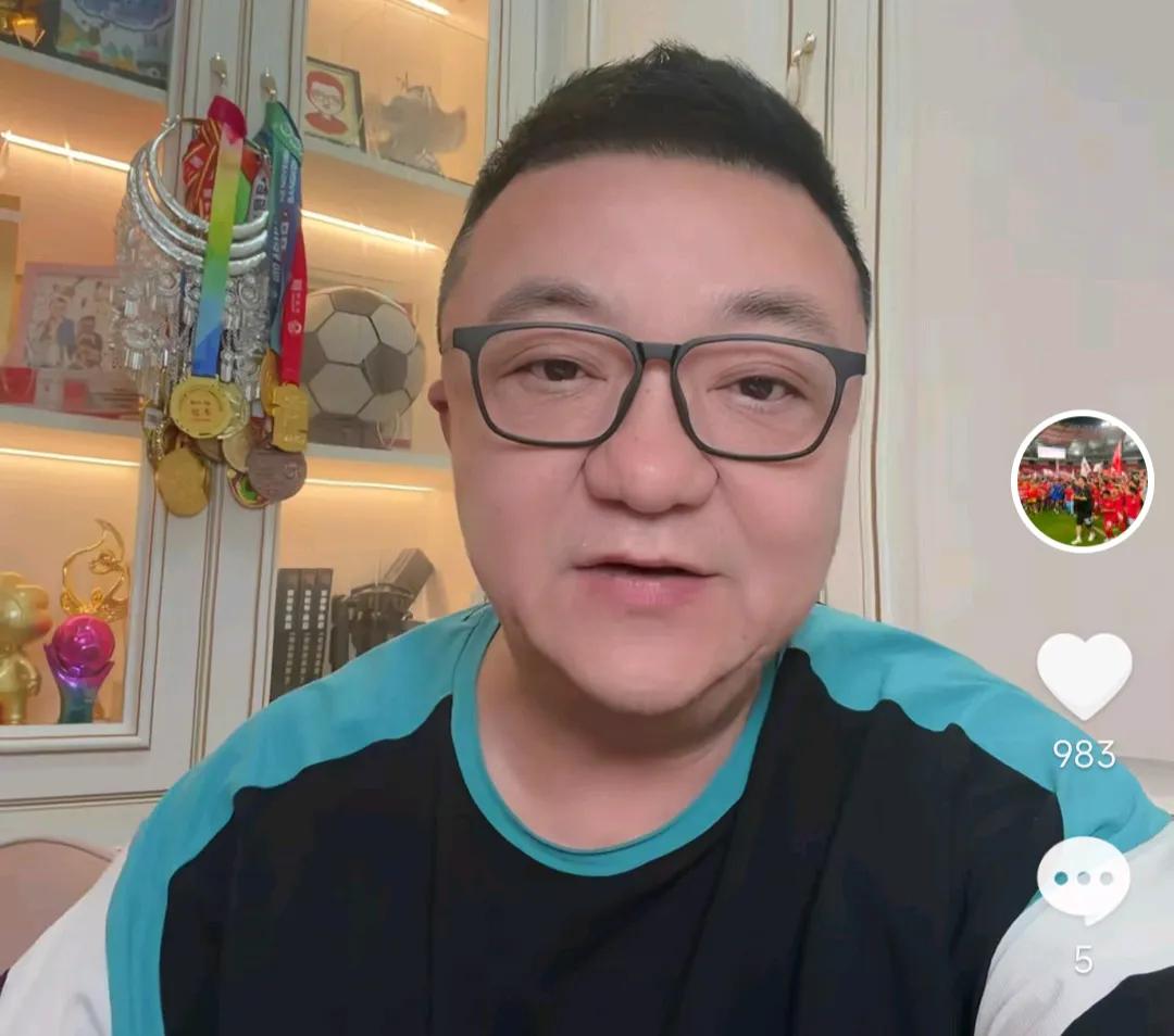 媒体人董路爆了一个料。他在直播时表示，其实大部分欧洲俱乐部对中国足球是不认可的