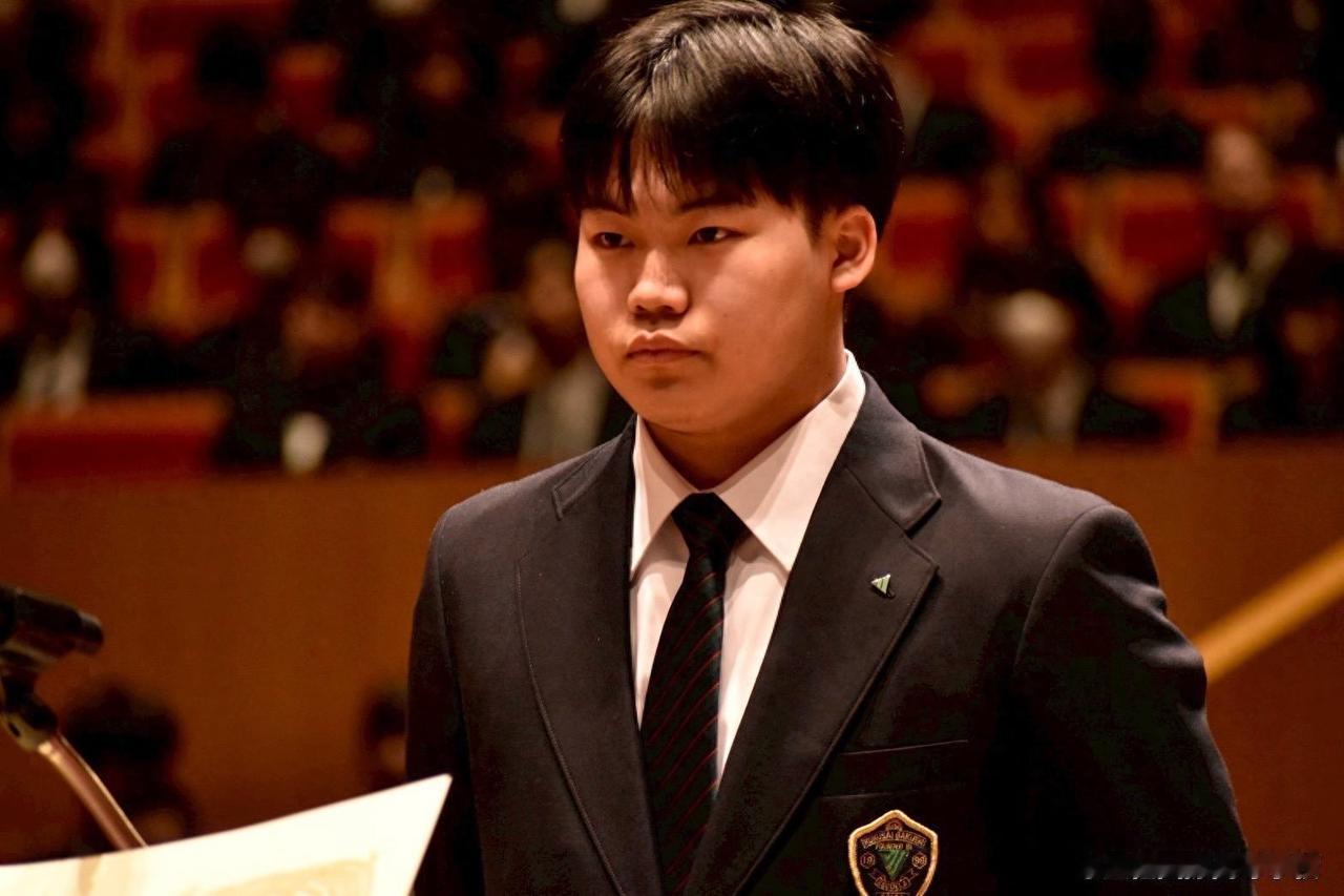 18岁的高中生松岛辉空终于毕业了！刚刚在WTT重庆冠军赛击败王楚钦打入四强的他，