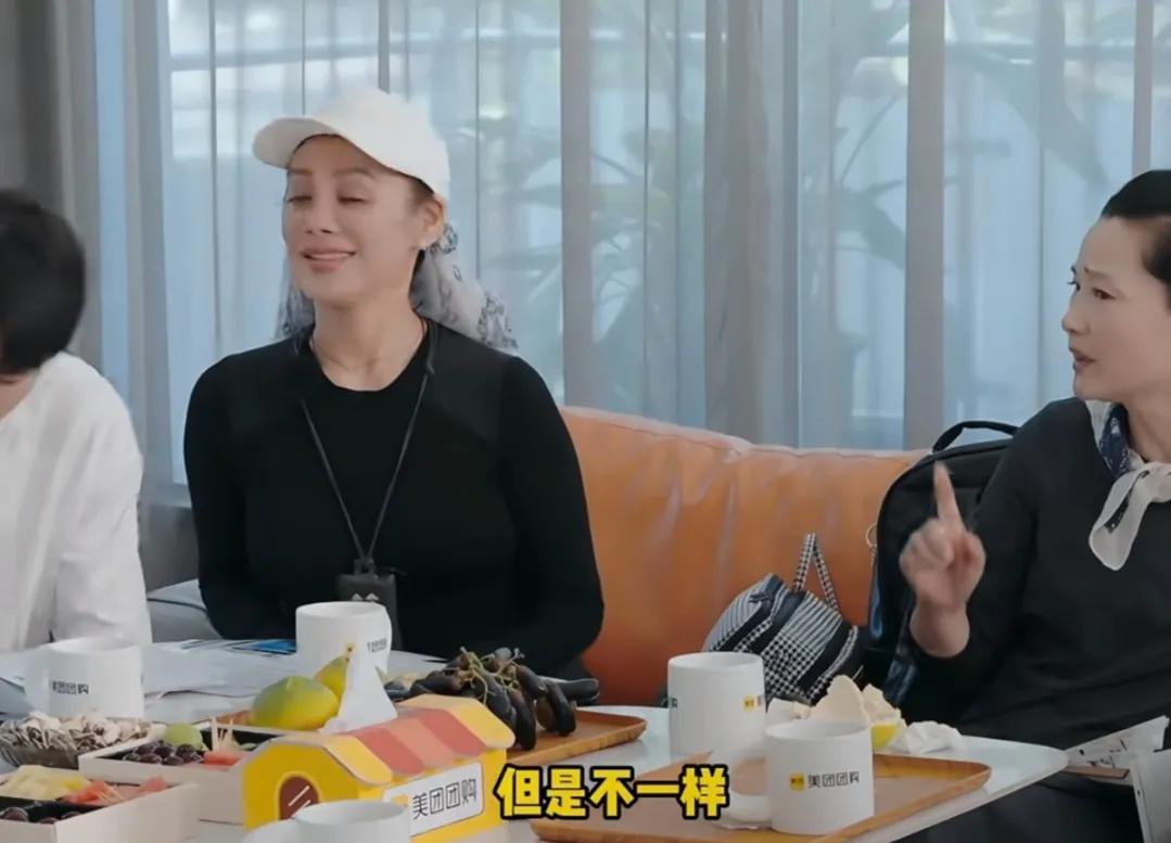 何赛飞太勇了，一对三。刘嘉玲说：“生孩子，哪怕老了也可能靠不住”。而何赛飞，