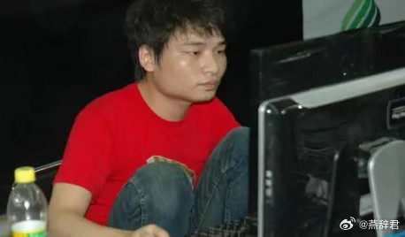 龙神说自己的新合同如果每个月播350小时以上就不算观时了，枫哥回复那350很容易