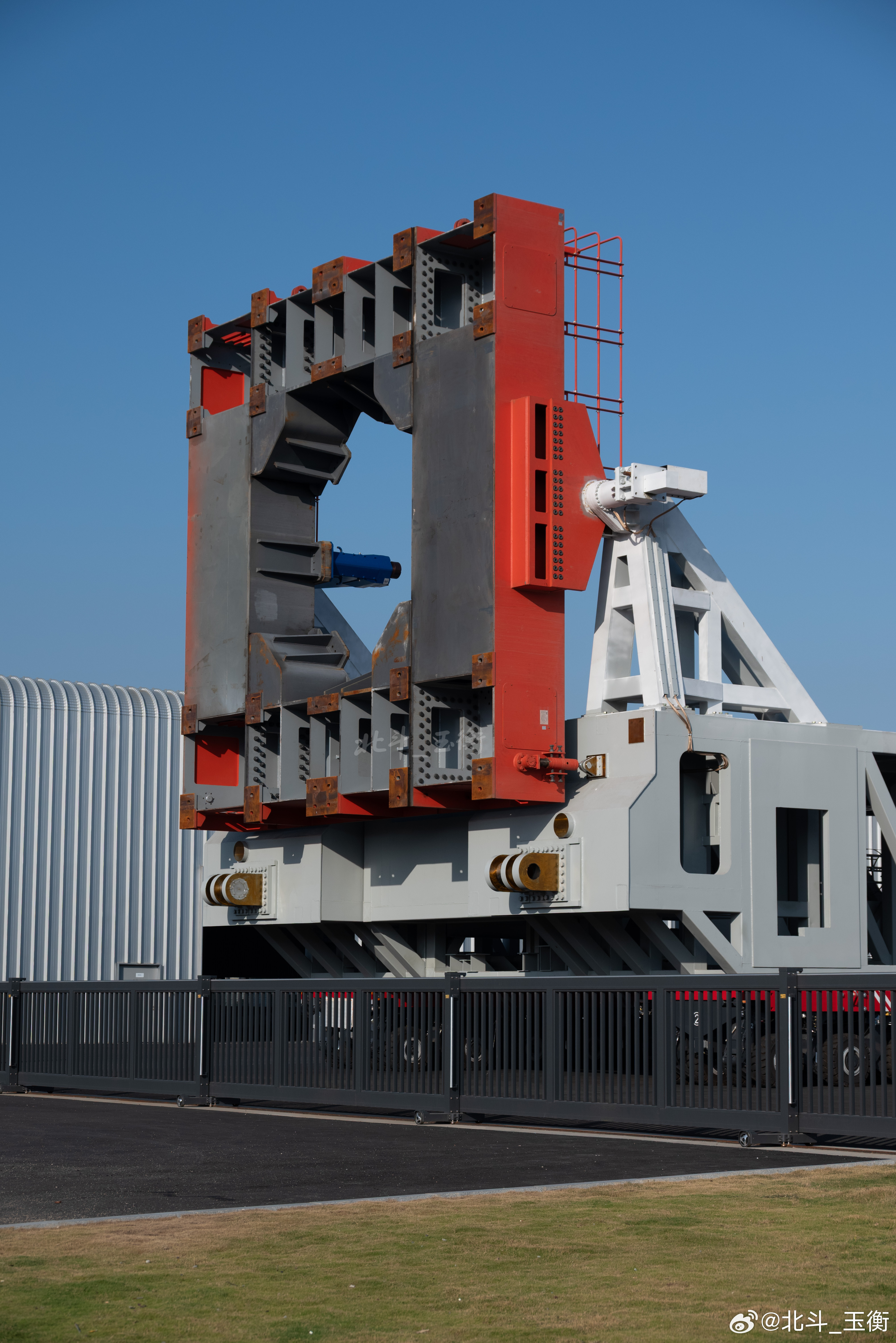 双曲线三号火箭起竖臂底部细节商业航天